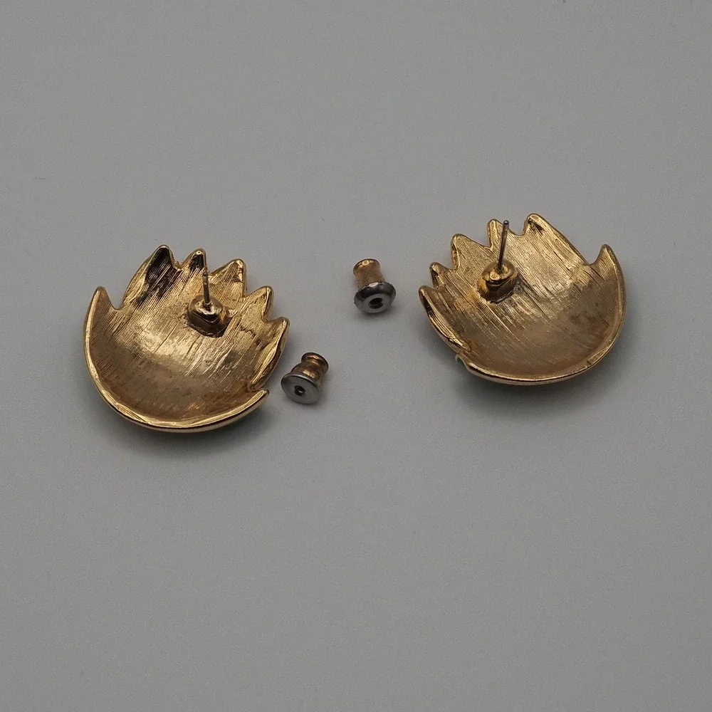 N/A these earrings